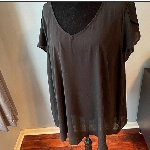 ⚘️Torrid 4x Georgette Tulip Sleeve Blouse - Picture 3 of 6
